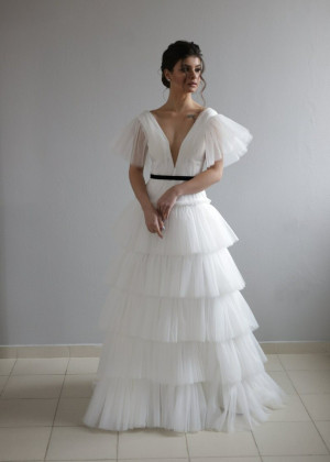 V Neck Ivory Tulle Layered Fabulous Wedding Dress